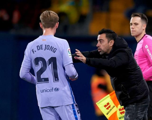 开云电竞官网-哈维：理解黄潜为什么生气 埃梅里：裁判让我很受伤